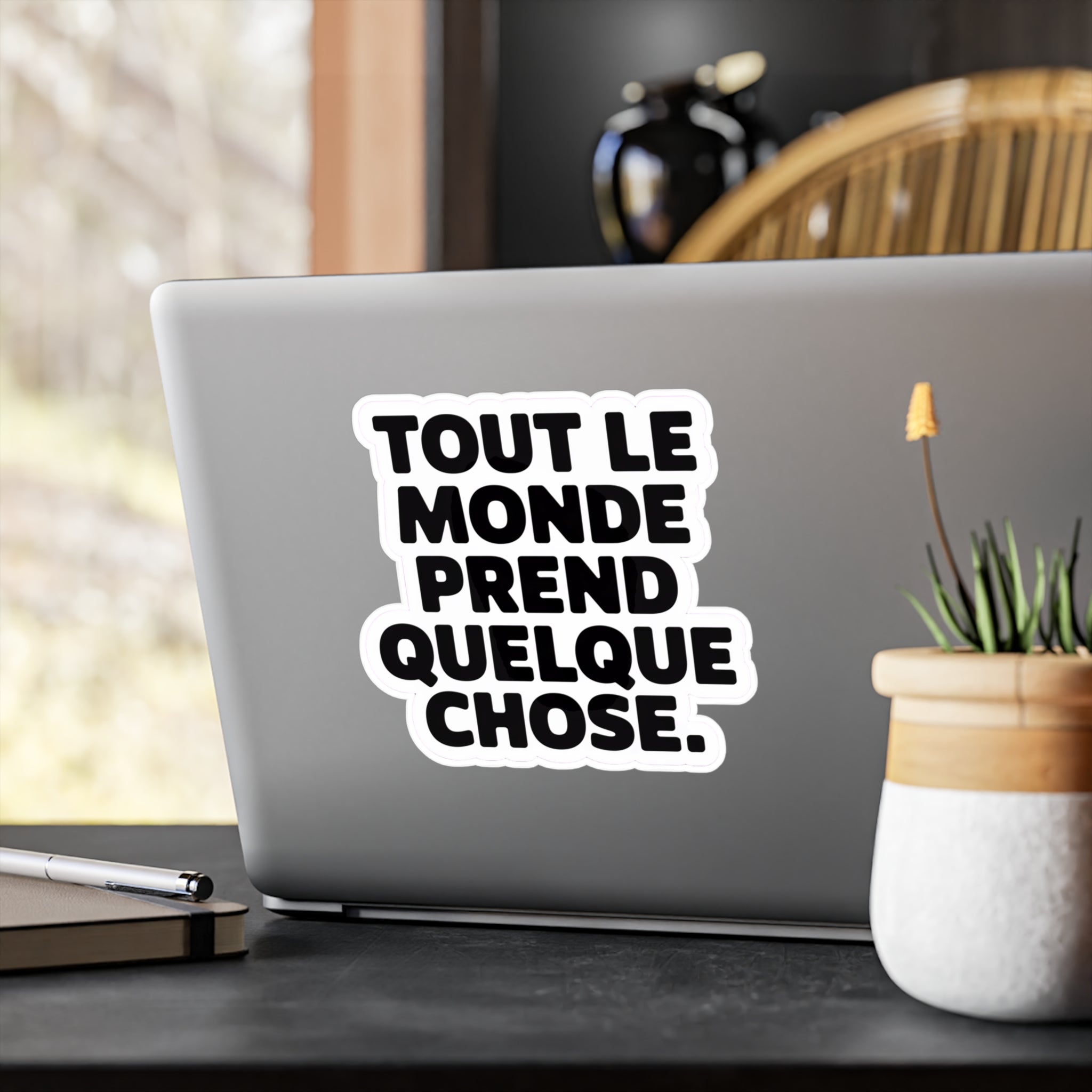 Tout le monde prend quelque chose.